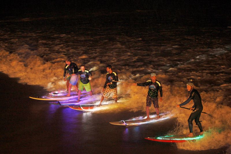 notícia: Surf noturno na Pororoca ilumina o rio Capim