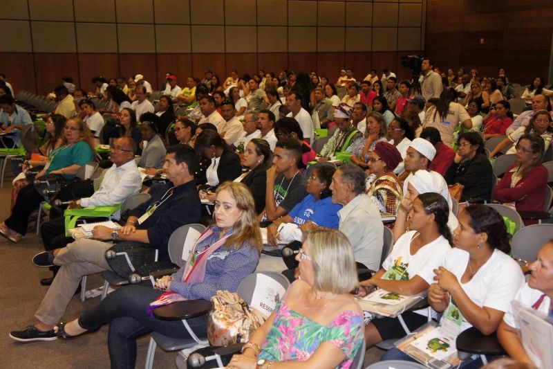notícia: Conferência de segurança alimentar apresenta propostas no Hangar