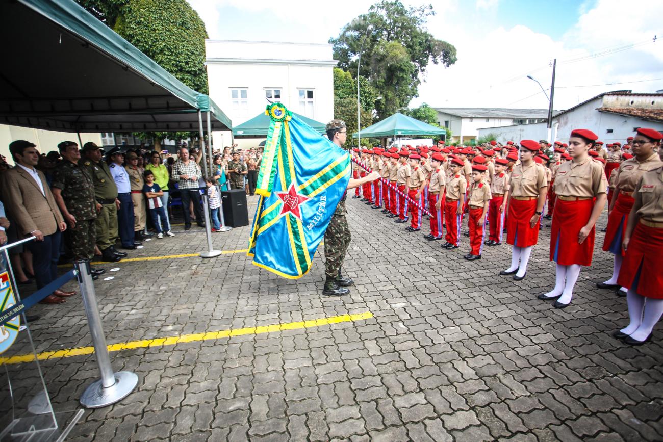 Colégio Militar de Belém entrega boinas a novos alunos Agência Pará