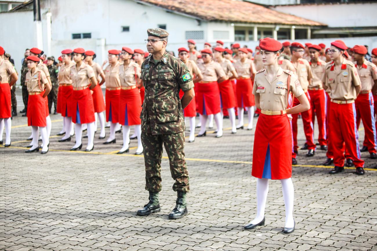 Colégio Militar de Belém entrega boinas a novos alunos Agência Pará