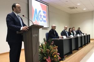 notícia: AGE lança programa de capacitação de servidores públicos