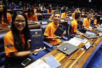 notícia: Em Santarém, estudante é escolhida para o 'Jovem Senador 2022'