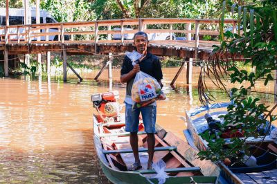 notícia: Famílias ribeirinhas recebem cestas do Banco de Alimentos da Ceasa 