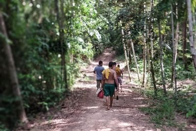 notícia: Socioeducandos da Fasepa visitam Queda D'água Rocha Negra em Santarém