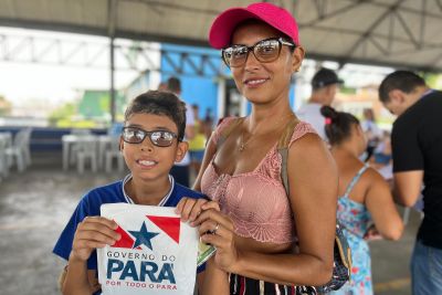 notícia: Estado entrega novos óculos a moradores de Icoaraci, Distrito de Belém
