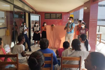 notícia: Hospital Regional do Tapajós celebra o 'Dia Nacional do Livro Infantil' com fantoches    