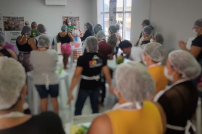 notícia: Mulheres superam desafios durante curso de alimentos na ParáPaz, em Ananindeua 