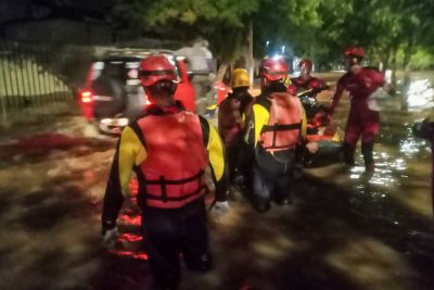 notícia: Bombeiros paraenses atuam no salvamento de vítimas em Porto Alegre no sul do País