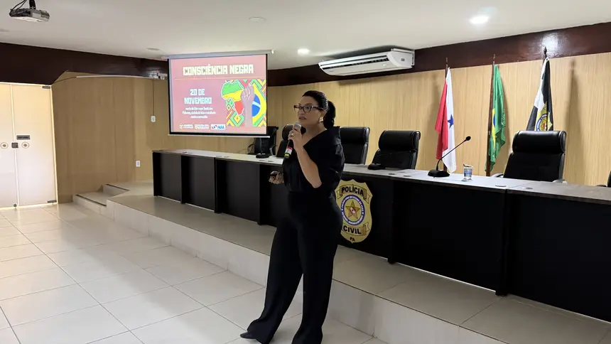 Delegada Daniela Oliveira, diretora da Acadepol