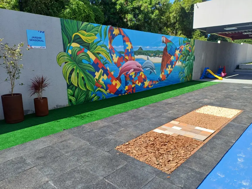 O Jardim Sensorial estimula os sentidos, promove a regulação emocional e incentiva a integração entre os pacientes