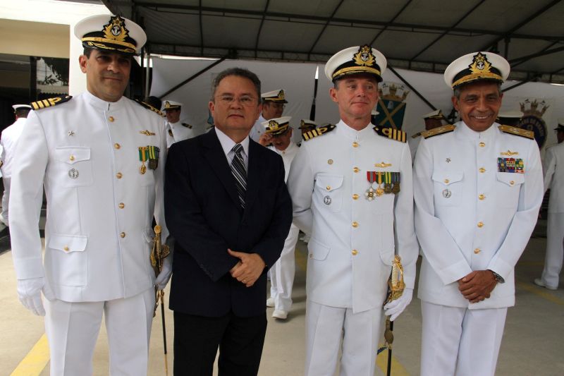 notícia: Governador em exercício prestigia posse do novo comandante da Capitania dos Portos