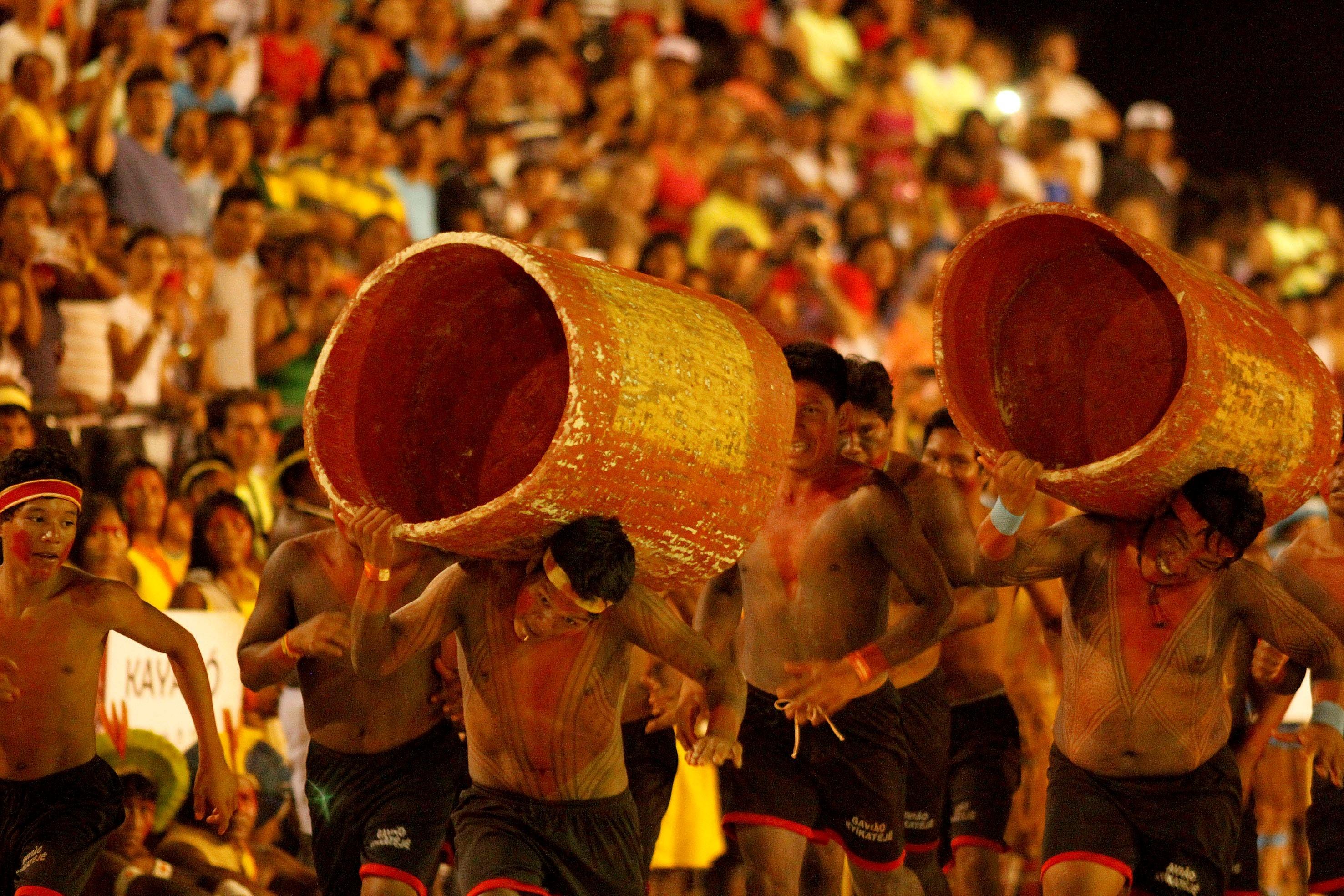 Cultura: Conheça a corrida tradicional indígena com tora