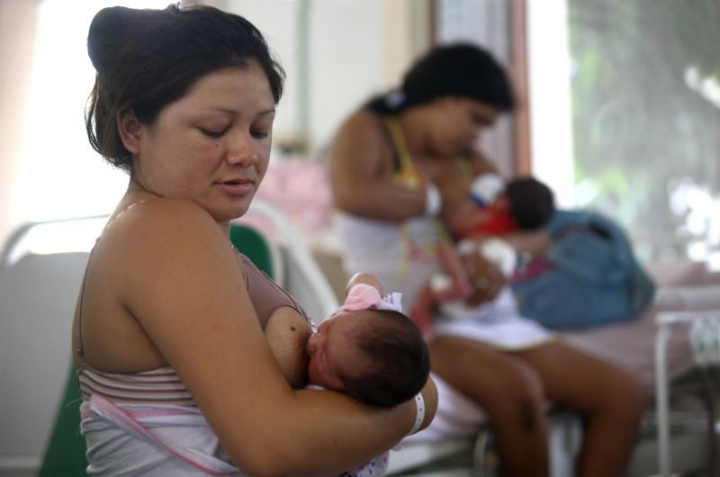 notícia: Semana de Aleitamento Materno discute desafio de conciliar trabalho e amamentação
