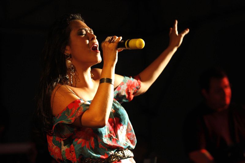 notícia: Projeto ¼ de Arte traz a cantora Nanna Reis ao palco do Schivasappa