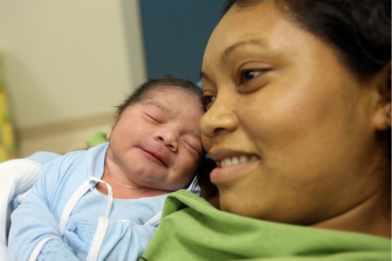 notícia: Cauã é o primeiro bebê nascido em 2015 na Santa Casa