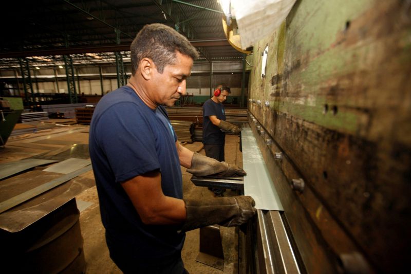 notícia: Indústria de transformação do Pará teve melhor saldo de empregos do Norte em 2014