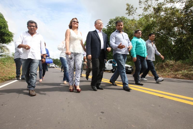 notícia: Moju recebe asfalto, cheque moradia e nova agência do Banpará
