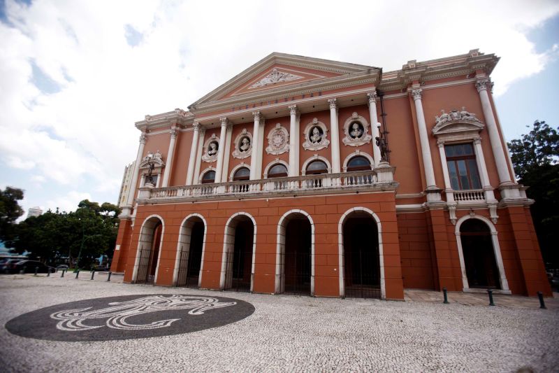 notícia: Instituto Carlos Gomes ganha homenagem de alunos do Bacharelado em Música
