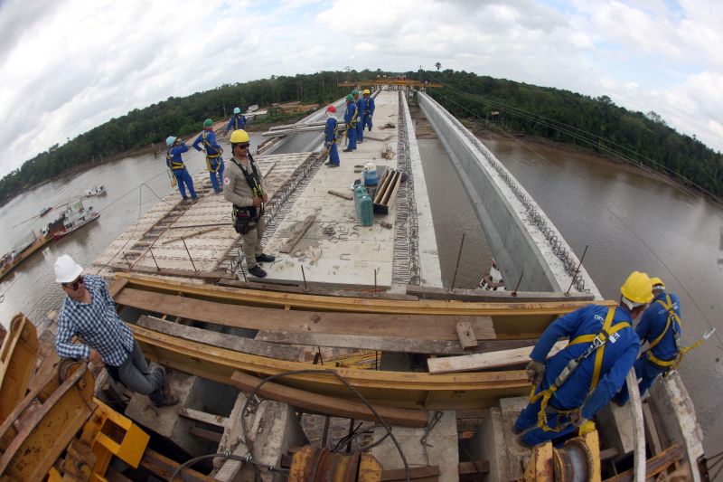 notícia: Obras da ponte sobre o rio Igarapé-Miri entram na etapa final