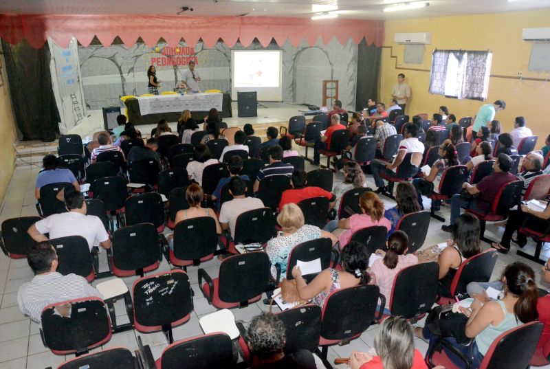 notícia: Escolas estaduais de Belém discutem novas diretrizes para o Ensino Médio