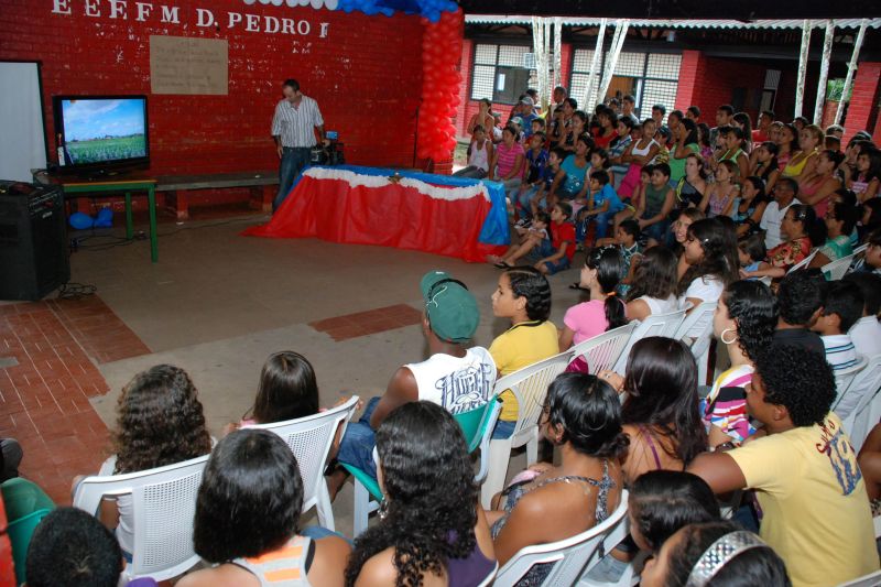 notícia: Escola Dom Pedro I mantém a preparação dos alunos para o Enem