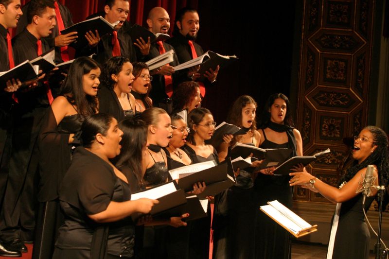 notícia: Coro Carlos Gomes faz concerto sacro em homenagem à Páscoa