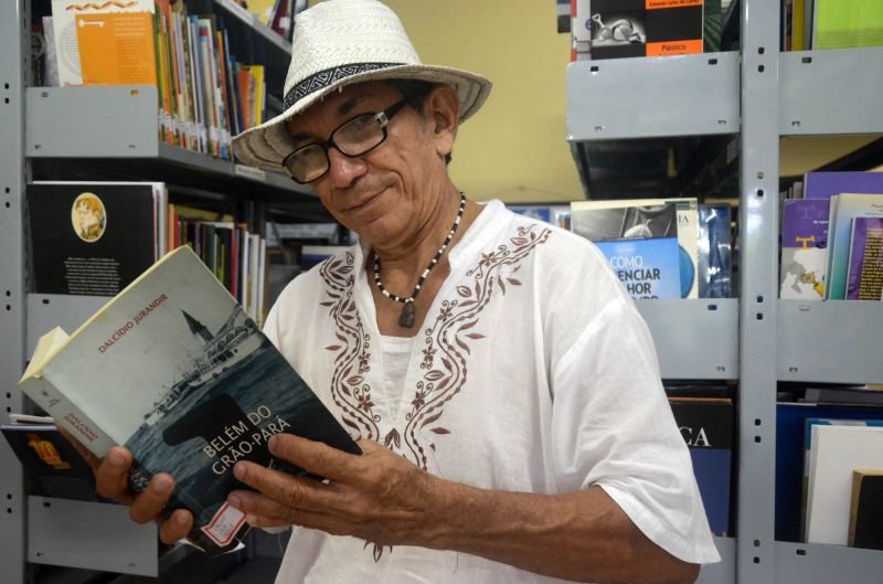 notícia: Encontro com escritores paraenses movimenta Salão do Livro em Santarém
