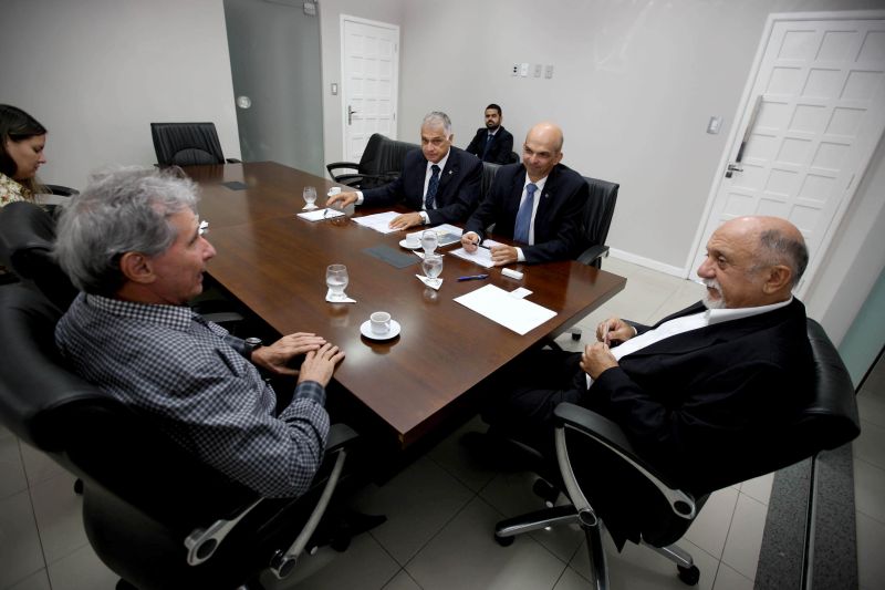 notícia: Governador recebe representantes da Sinobras e Banco do Brasil