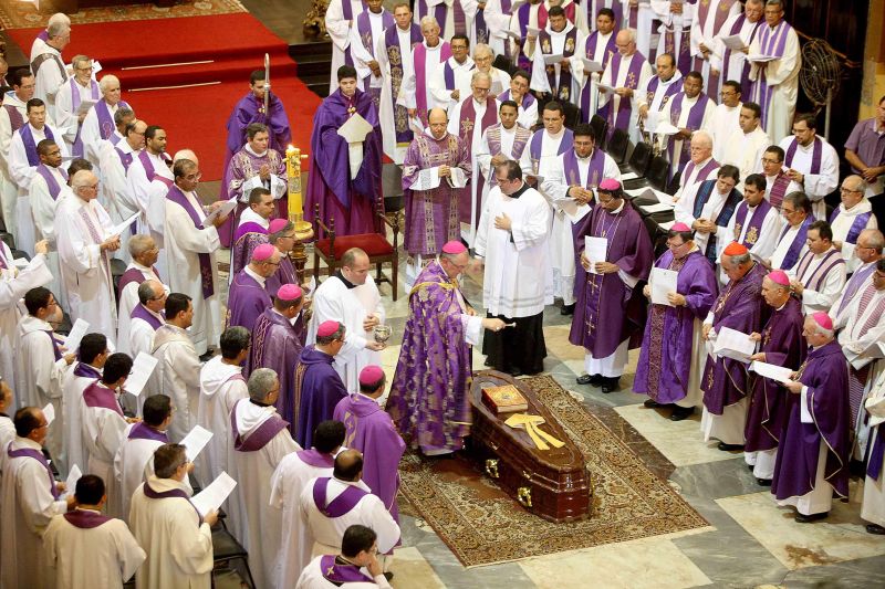 notícia: Arcebispo emérito dom Vicente Zico é sepultado na Catedral de Belém