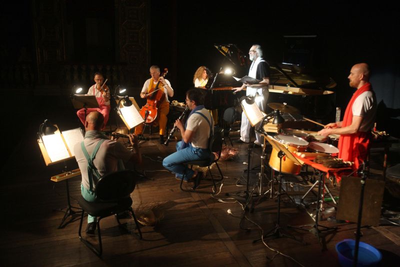 notícia: Música e literatura marcam a noite de apresentações do Fimupa