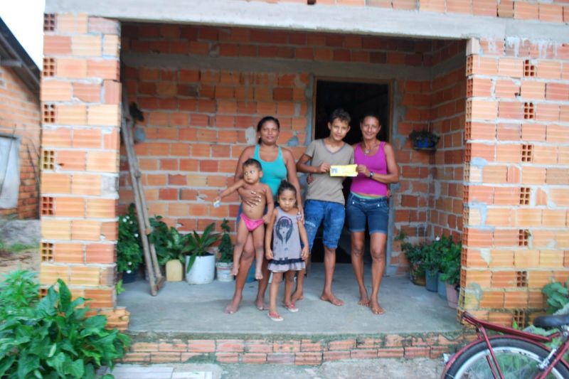 notícia: Cohab entrega Cheque Moradia a famílias de Primavera e Quatipuru