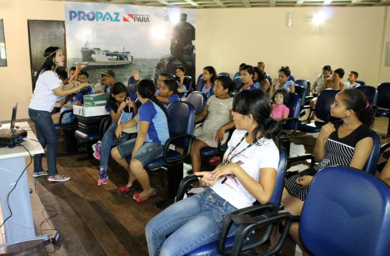 notícia: UIPP do Guamá reúne alunos em dia de leitura, teatro e cinema