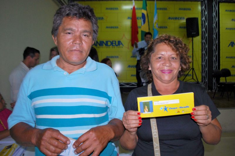 notícia: Governo do Estado entrega Cheque Moradia a 1,2 mil famílias