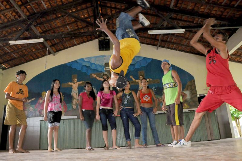notícia: Estudantes de Abaetetuba aproveitam as férias para praticar esportes na escola Cristo Redentor