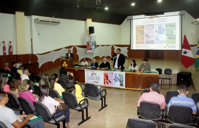 notícia: Seminário discute qualificação profissional na região do Rio Capim