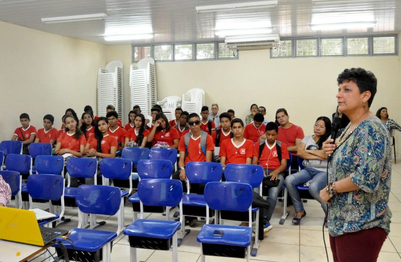 notícia: Palestras do projeto TCE Cidadão chegam a alunos de 14 escolas neste mês