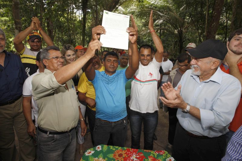 notícia: Governador entrega títulos de terra em projetos de assentamentos agroextrativistas de Juruti