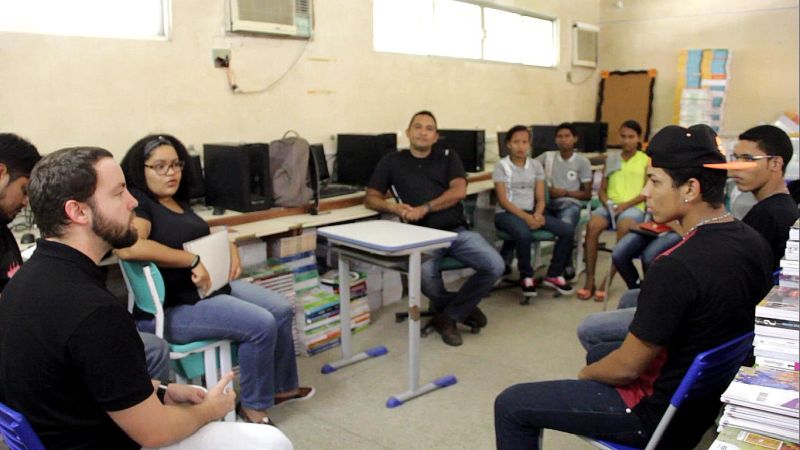 notícia: Projeto Rádio Escola promove reinserção escolar entre adolescentes