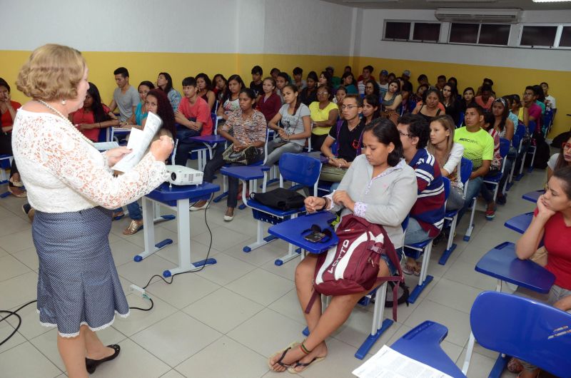 notícia: Alunos da rede estadual de ensino iniciam revisão para ENEM e Prova Brasil
