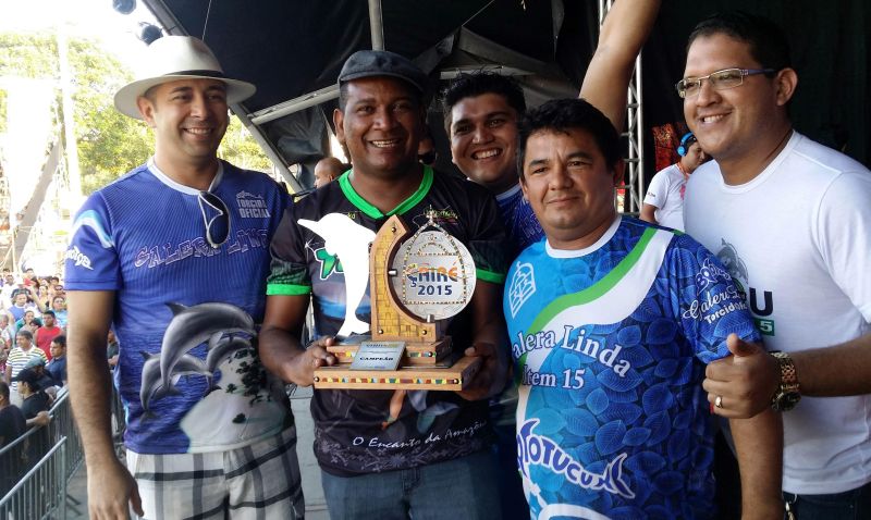 notícia: Boto Tucuxi é o campeão do Çairé 2015