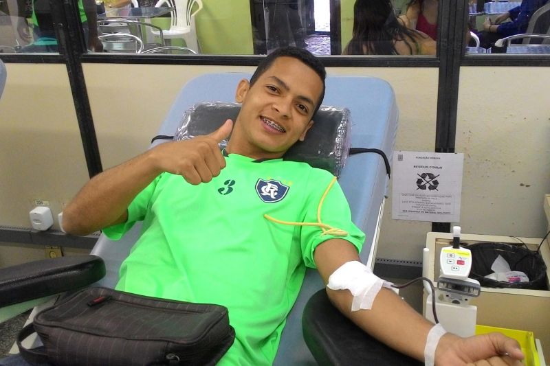 notícia: Jogadores da categoria de base do Clube do Remo incentivam doação de sangue e cadastro de medula