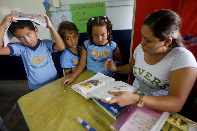 notícia: Escolas e projetos do Estado usam a leitura como ferramenta de ensino