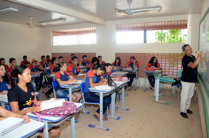 notícia: Estudantes de Tailândia fazem 'plantão' para as provas do Enem