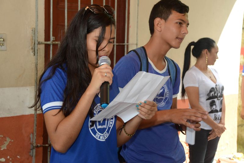 notícia: Estudantes de Ananindeua participam do projeto Curta Poesia