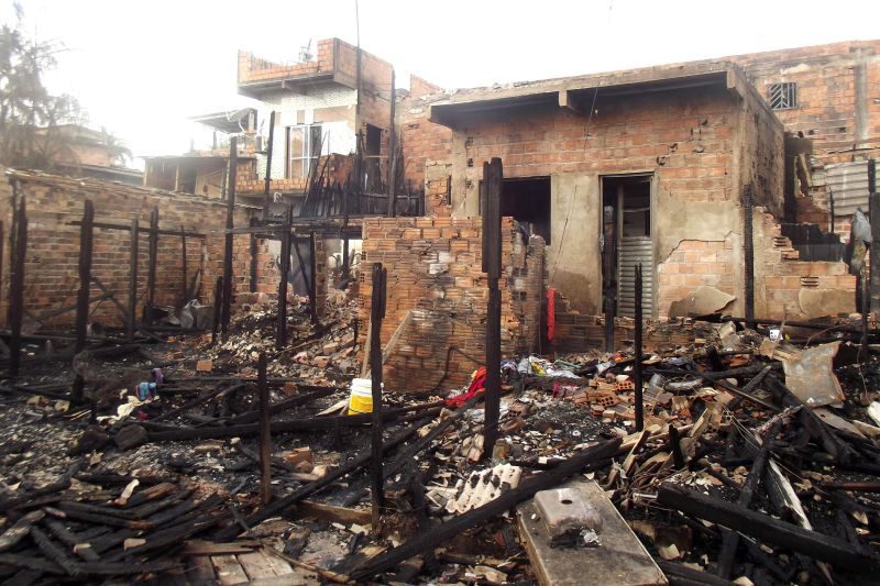 notícia: Corpo de Bombeiros orienta sobre cuidados com o fogo