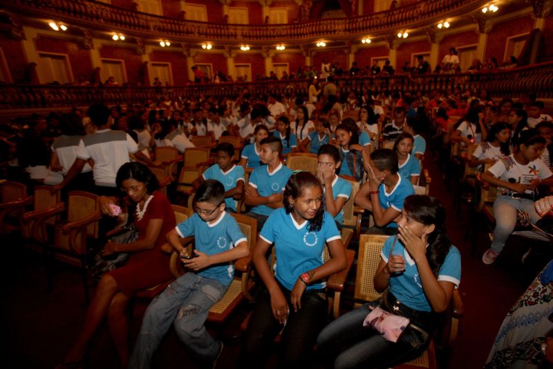 notícia: Concertos Didáticos encantam alunos de escolas públicas no Theatro da Paz