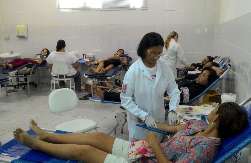 notícia: Hemopa leva coleta externa de sangue a colégio na Augusto Montenegro