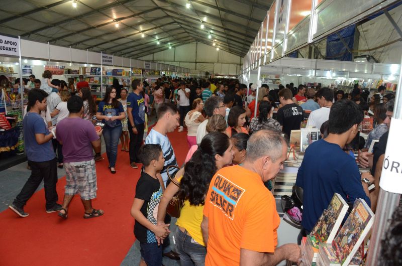 notícia: Credlivro movimenta vendas no Salão do Livro do Baixo Amazonas