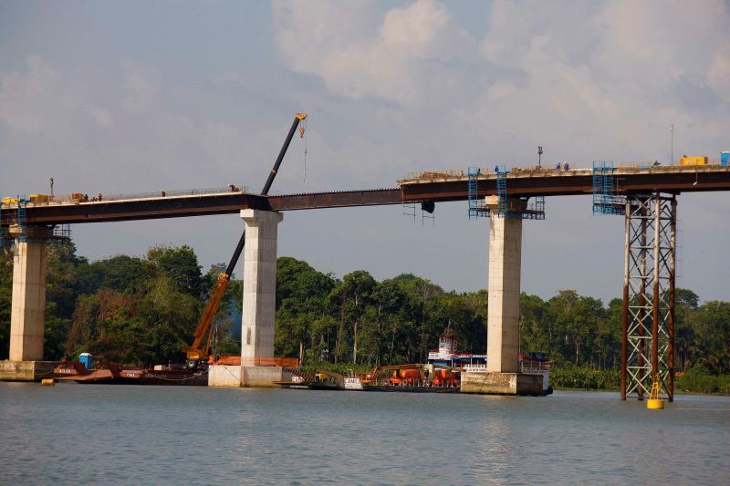 notícia: Recuperação da ponte Moju Cidade avança com içamento das últimas vigas