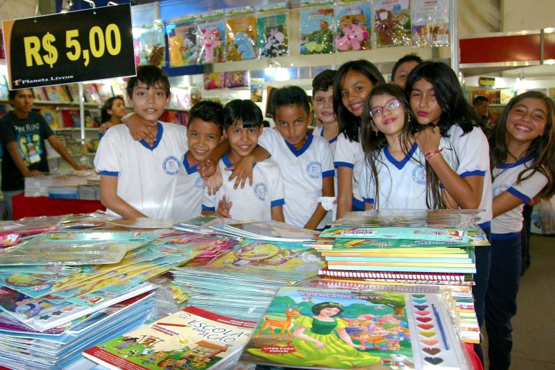 notícia: Salão do Livro do Baixo Amazonas alimenta sonhos do público infantil